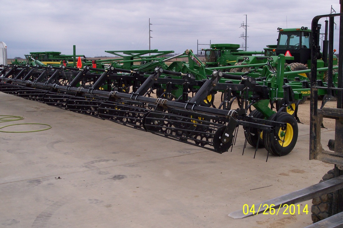 john deere 2210 field cultivator